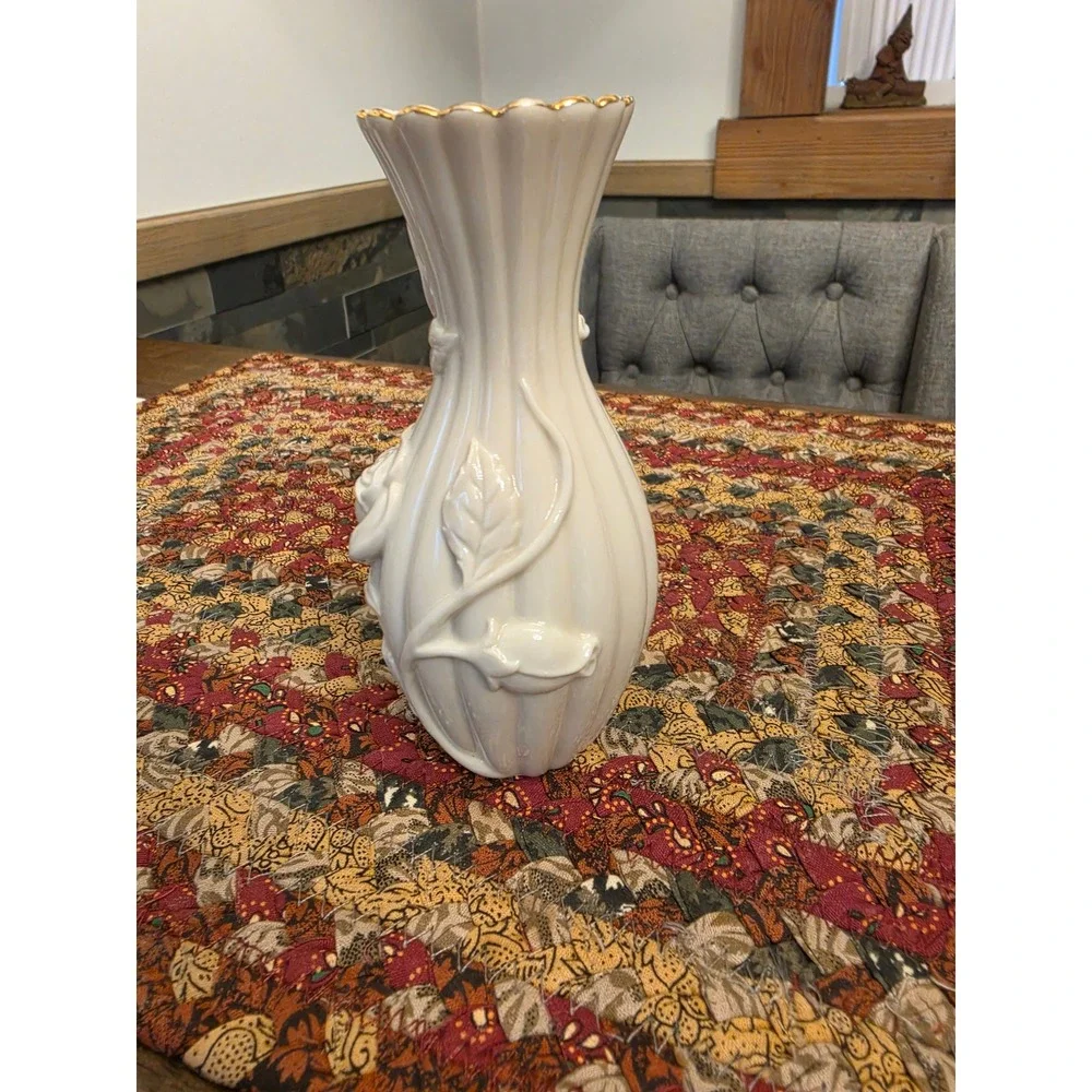 Lenox Ivory Fine China Rose Bud Vase Gold Trim Handcrafted 6 Inch